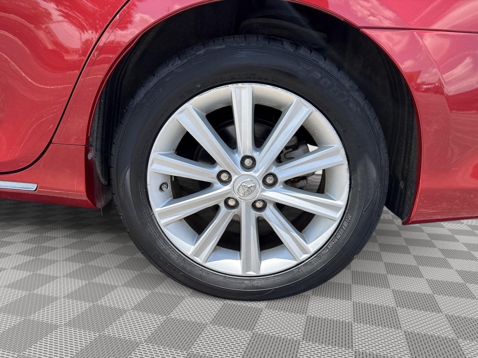 Used 2014 Barcelona Red Metallic Toyota XLE image 16