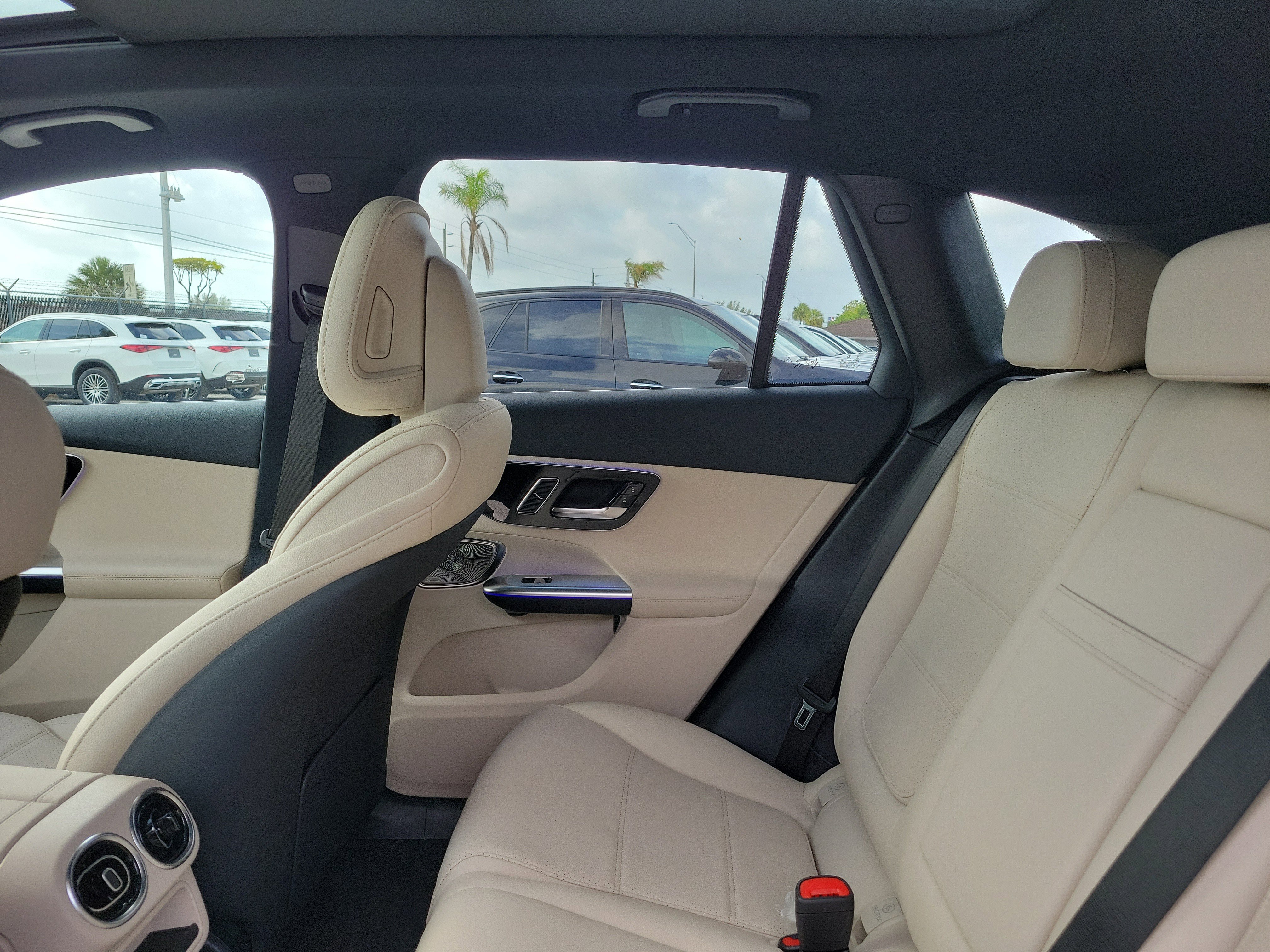 New 2026 Verde Silver Metallic Mercedes-Benz GLC 300 image 41