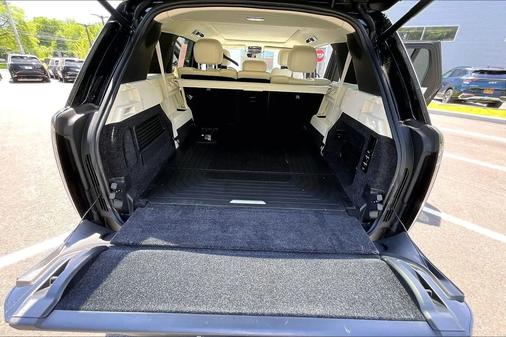 Used 2024 Black Land Rover SE image 30