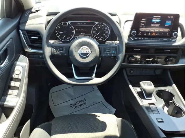 Used 2024  Nissan SV image 4