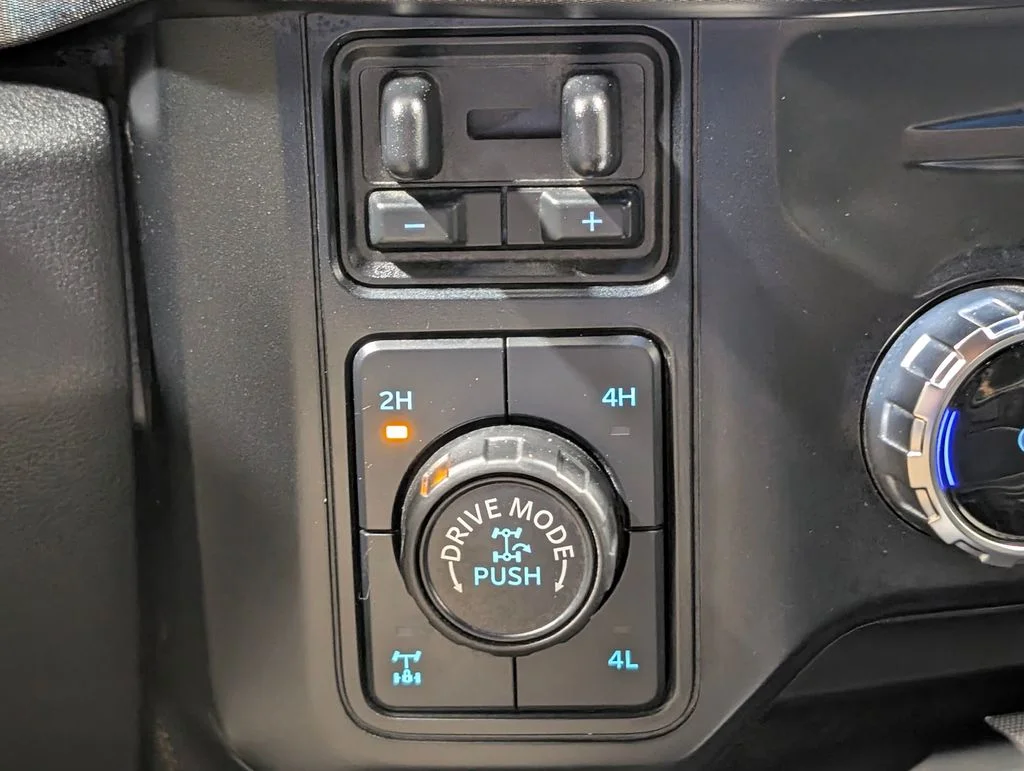 Certified Used 2023 Gray Metallic Ford Platinum image 7
