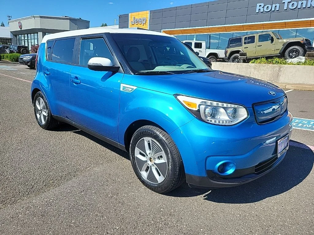 Used 2017 Blue Kia Base image 8