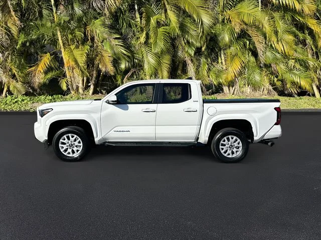 Used 2025 White Toyota SR5 image 8