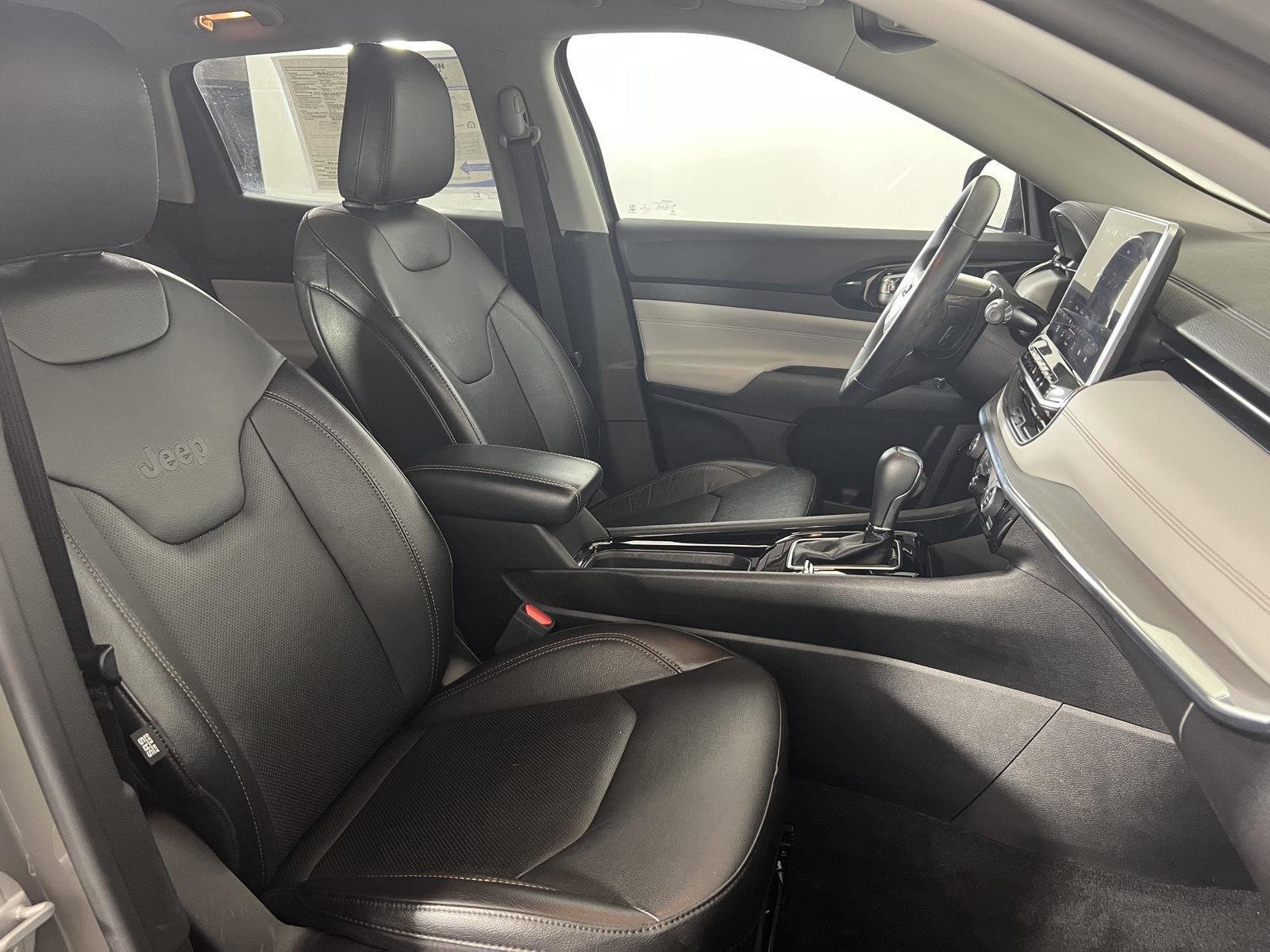 Used 2022 Sting-Gray Clearcoat Jeep Limited image 28