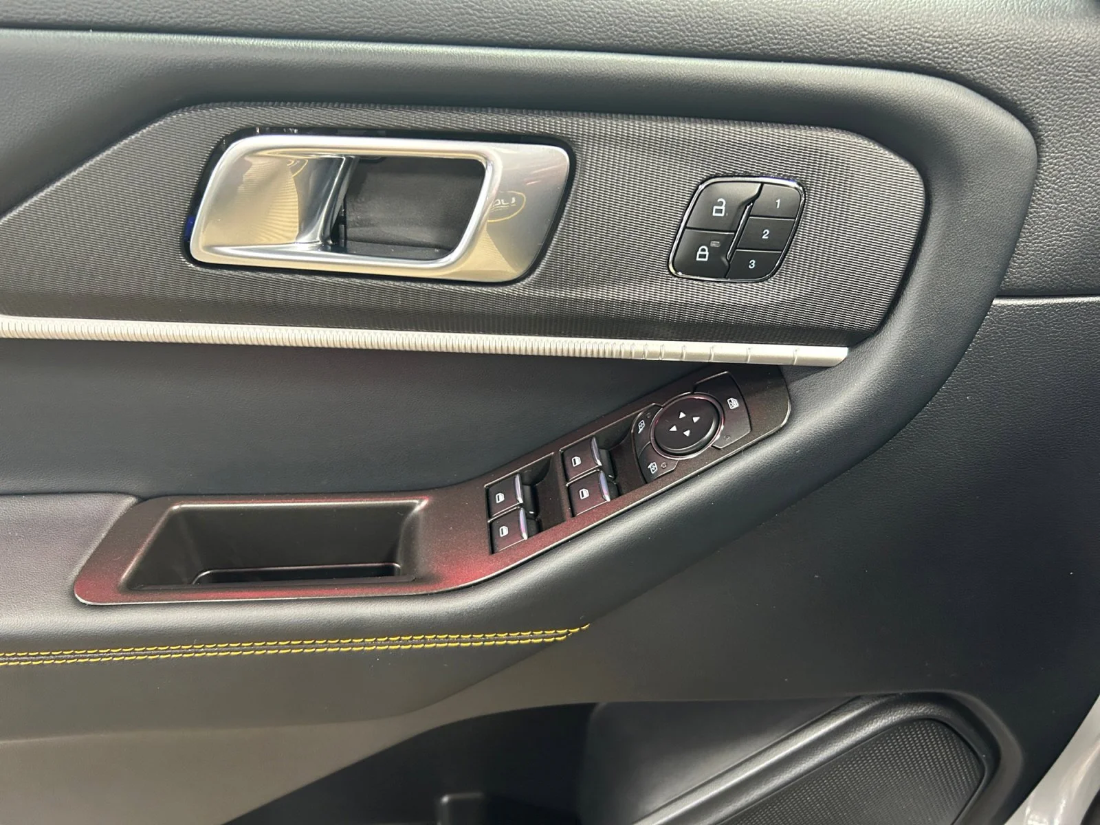 New 2026 Space White Metallic Ford Tremor image 17