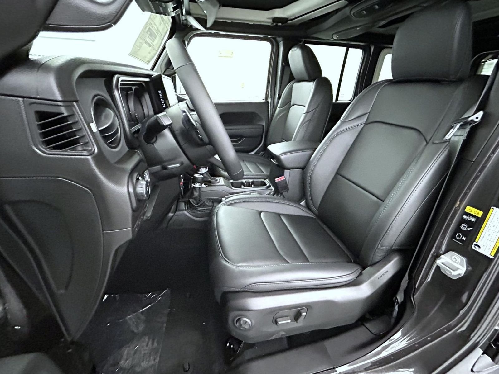 New 2026 Granite Crystal Metallic Clearcoat Jeep Moab 392 image 10