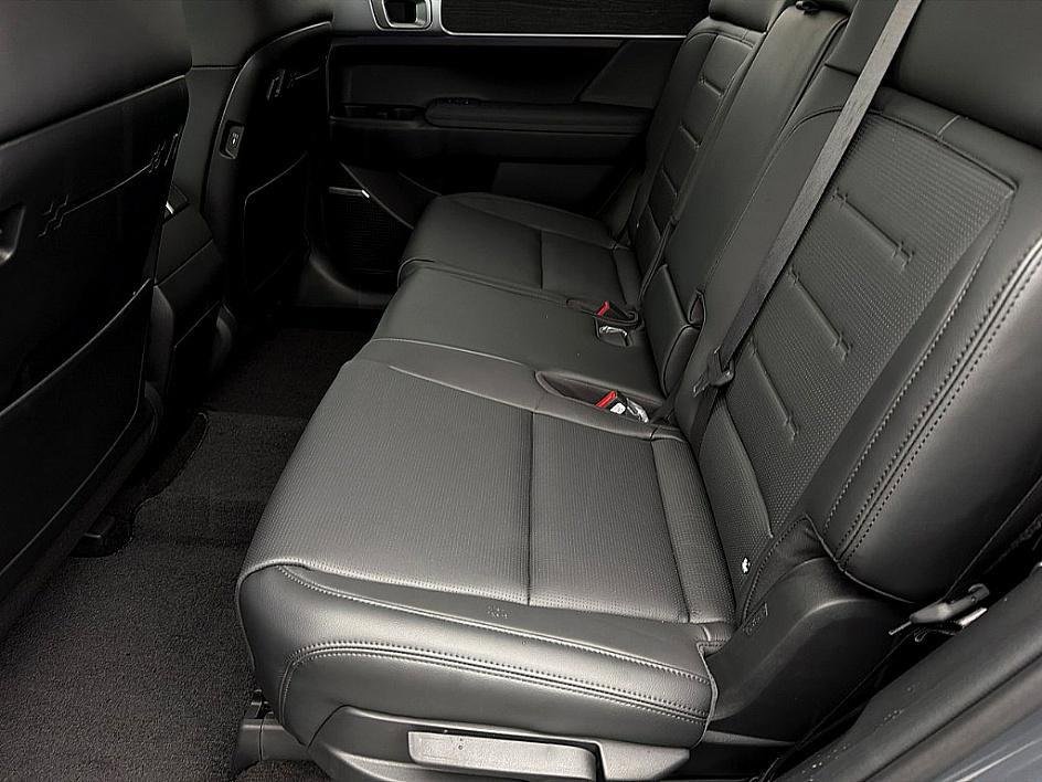 2026 Hyundai Santa Fe Limited - Photo 22