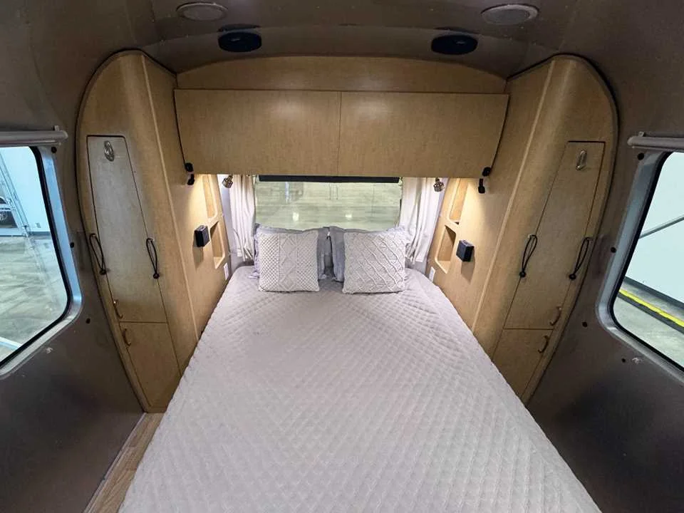 Used 2015  AIRSTREAM  image 19