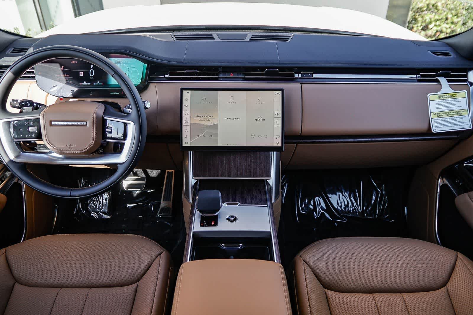 Certified Used 2026 Fuji White Land Rover SE image 4