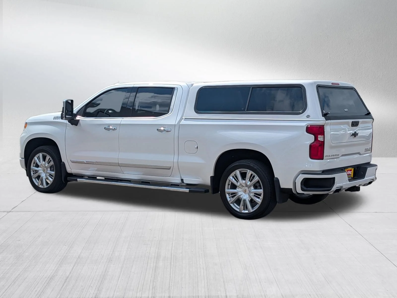 Used 2024 Iridescent Pearl Tricoat Chevrolet High Country image 5
