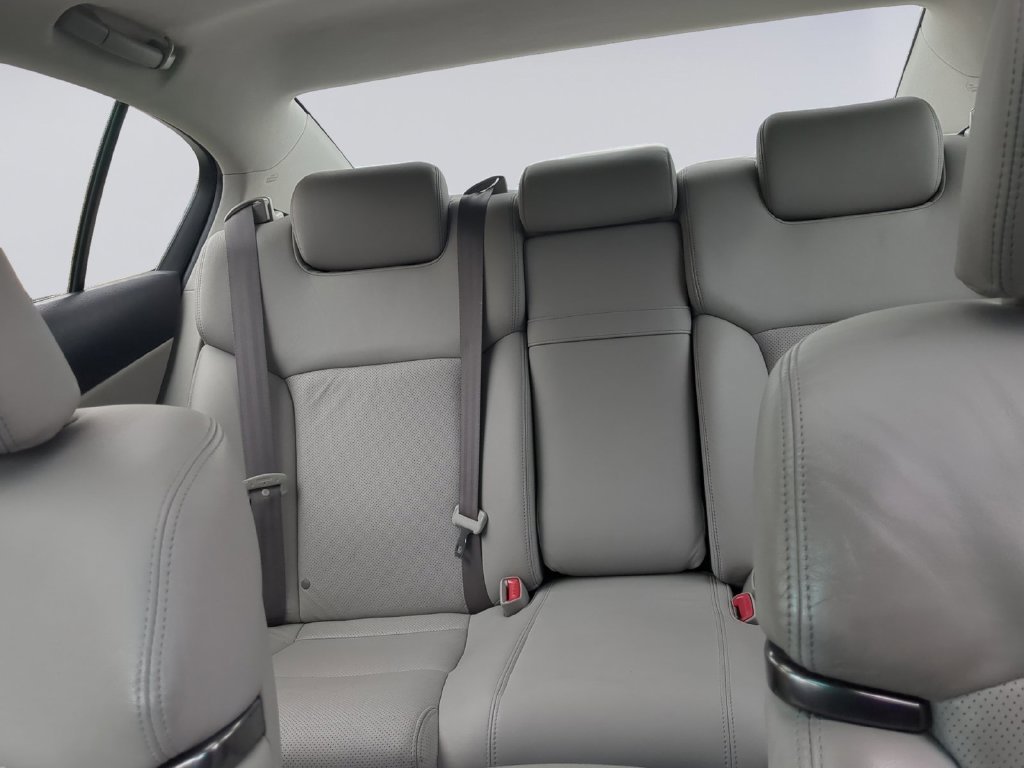 Used 2008 Silver Lexus 350 image 18