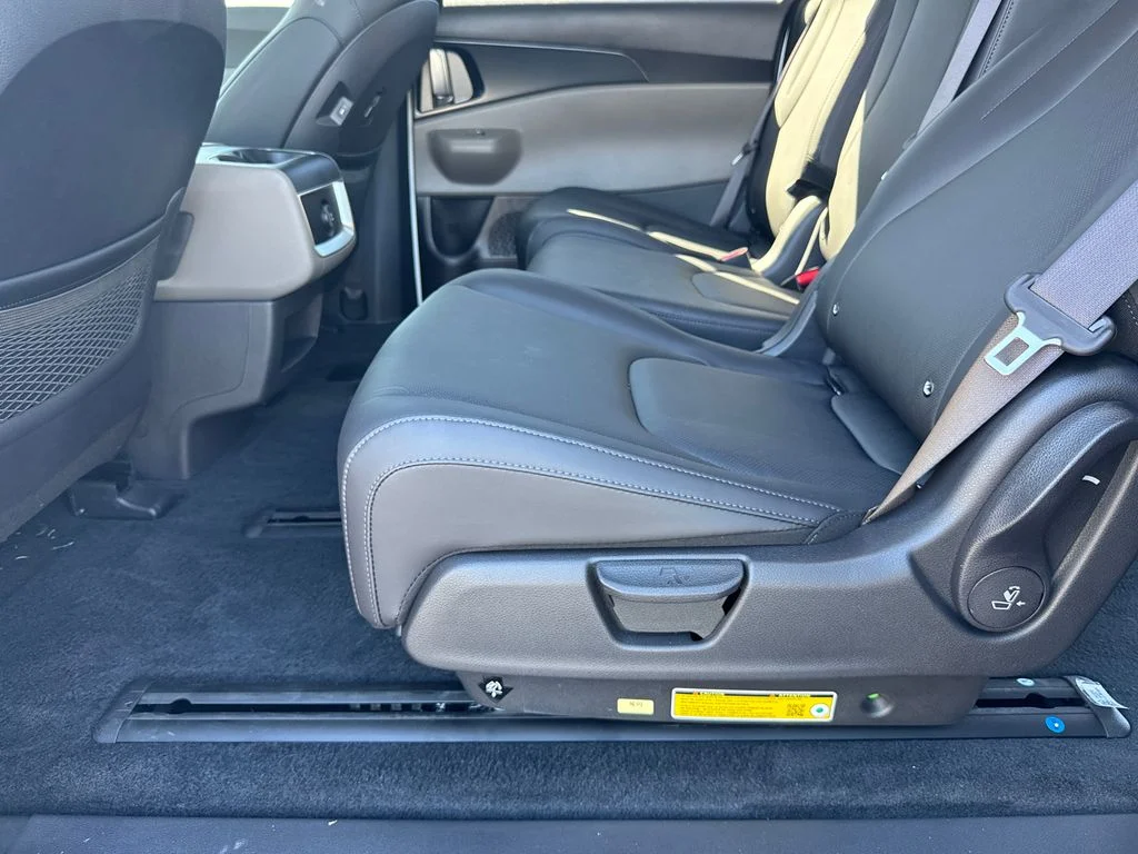 New 2025 White Kia LXS image 19