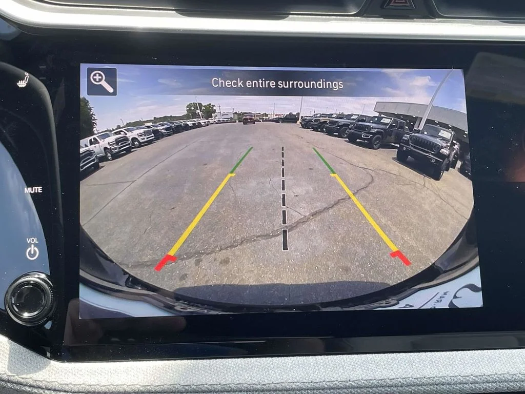 New 2026 Diamond Black Crystal Pearlcoat Jeep Laredo image 34