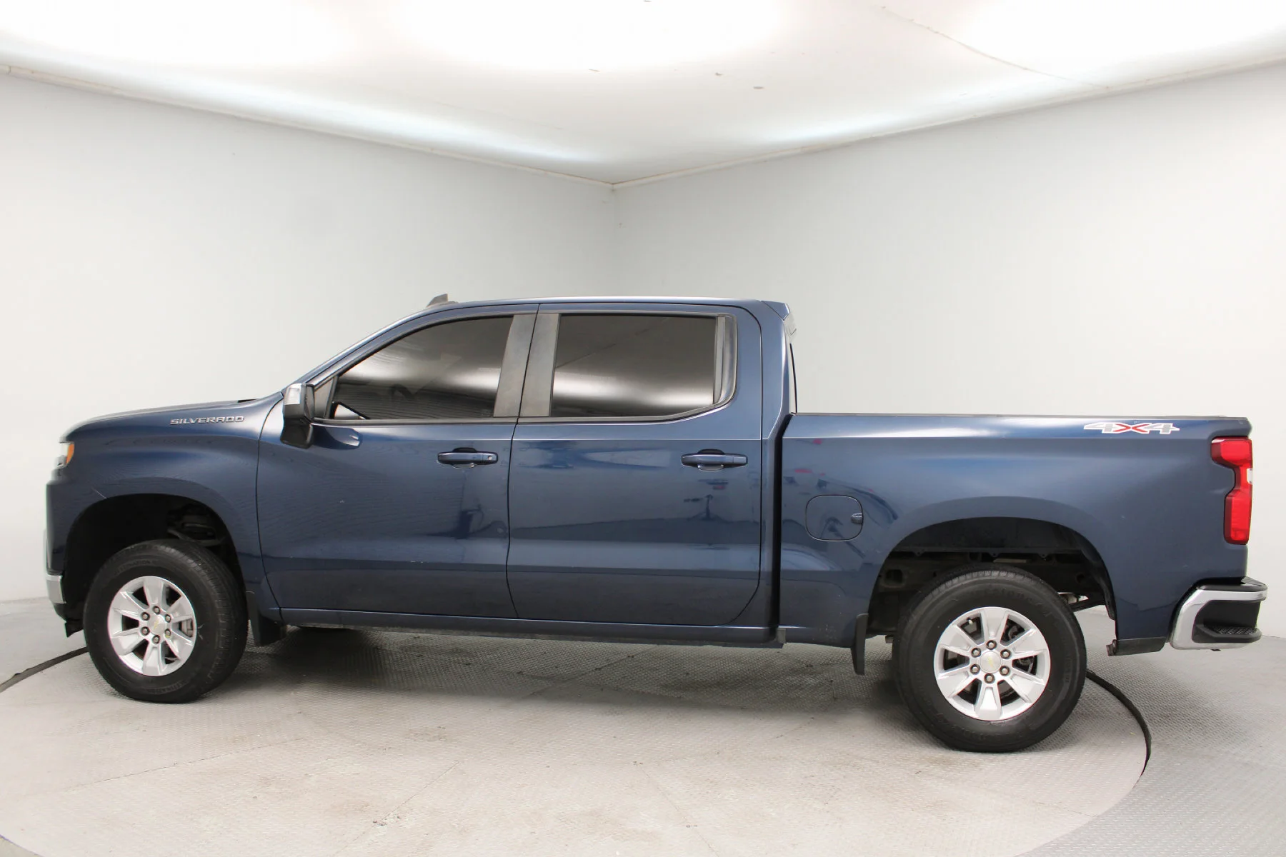 Used 2020 Northsky Blue Metallic Chevrolet 4WD Crew Cab 147 LT image 30