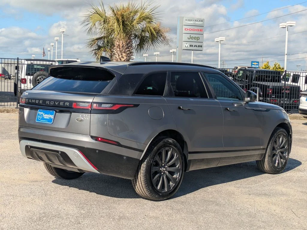 Used 2018 Gray Land Rover SE R-Dynamic image 5