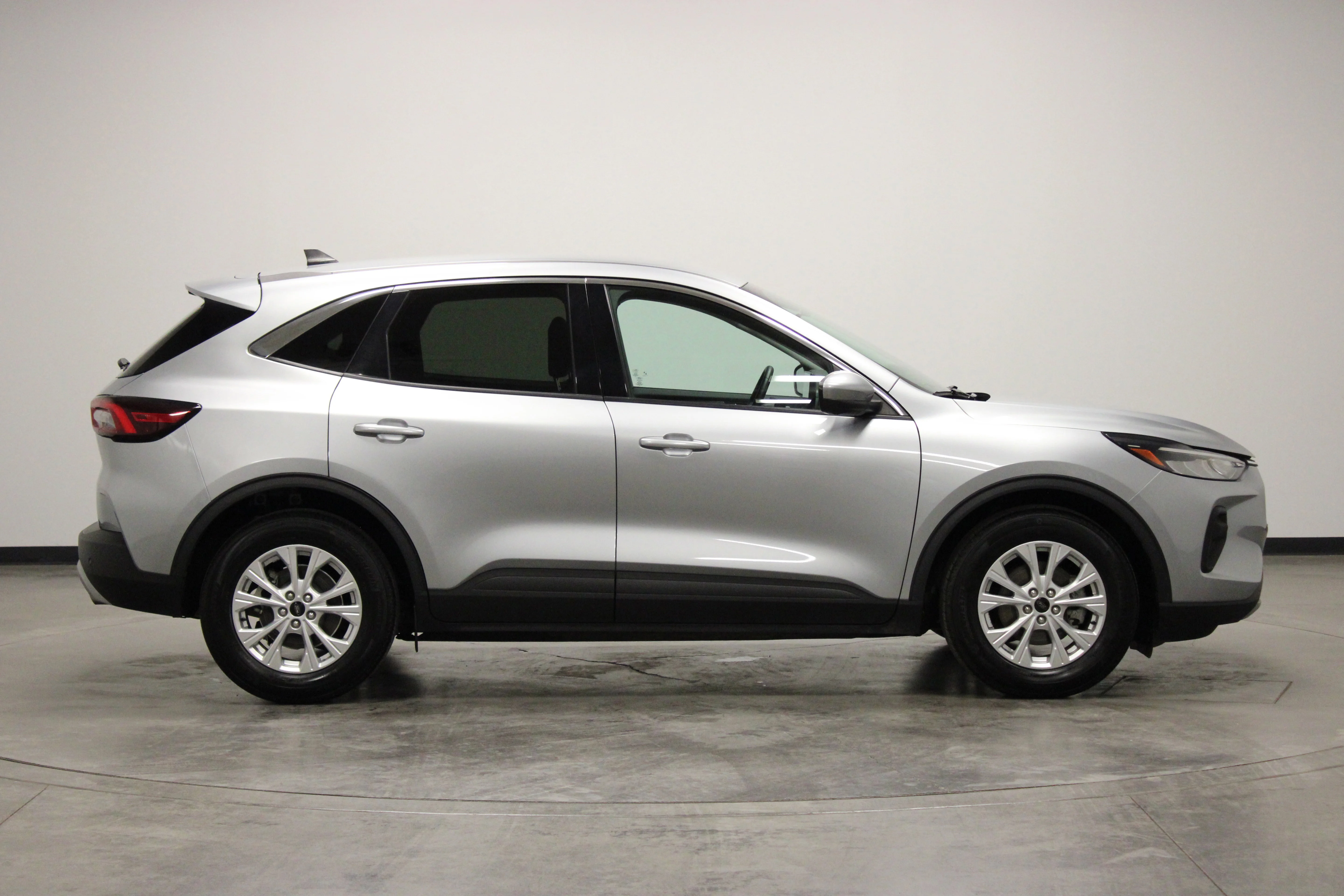 Used 2024 Silver Metallic Ford Active image 9