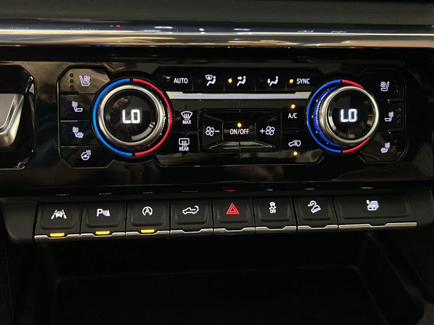 Used 2024 Onyx Black GMC Denali Ultimate image 21