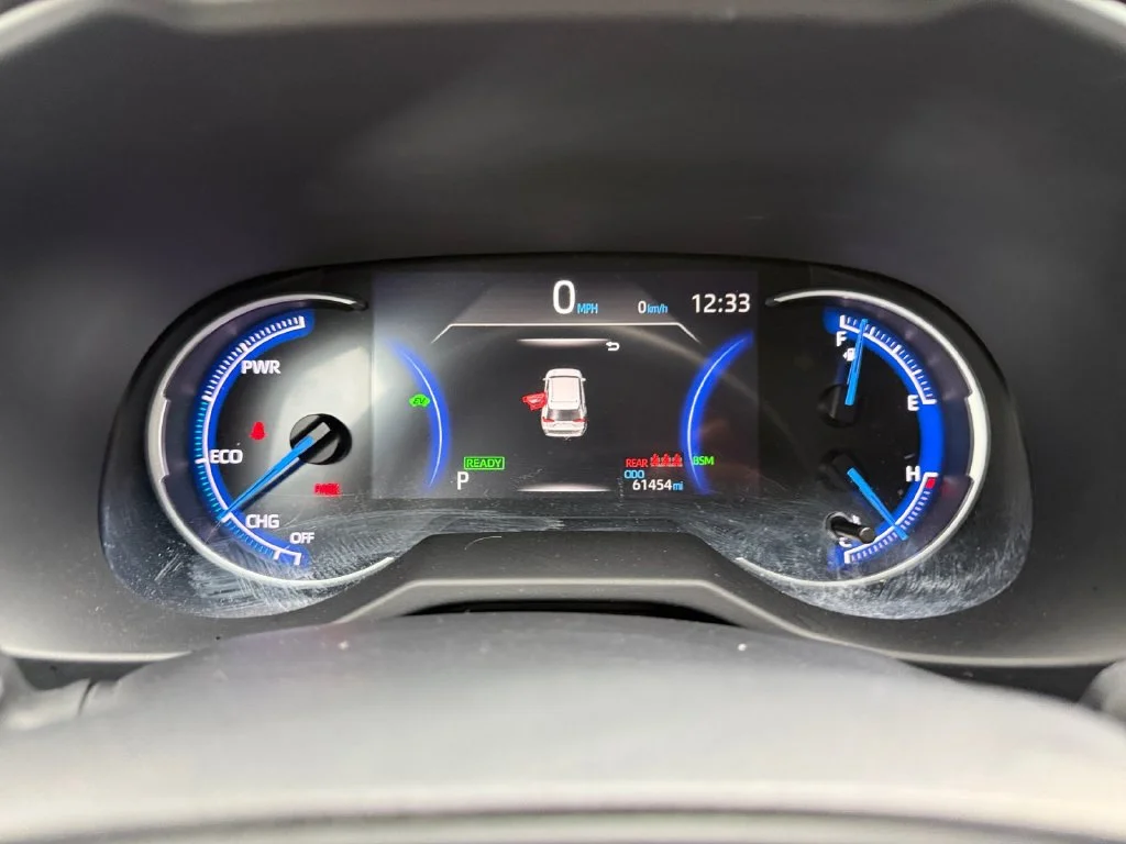 Used 2025 White Toyota XLE image 14