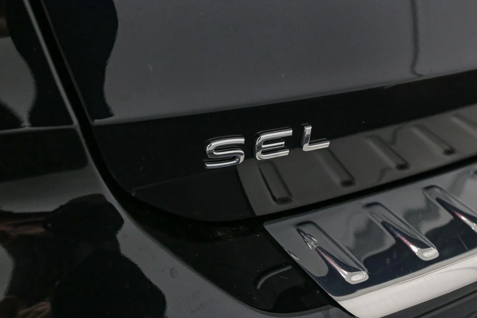 Certified Used 2024 Deep Black Pearl Volkswagen SEL image 12