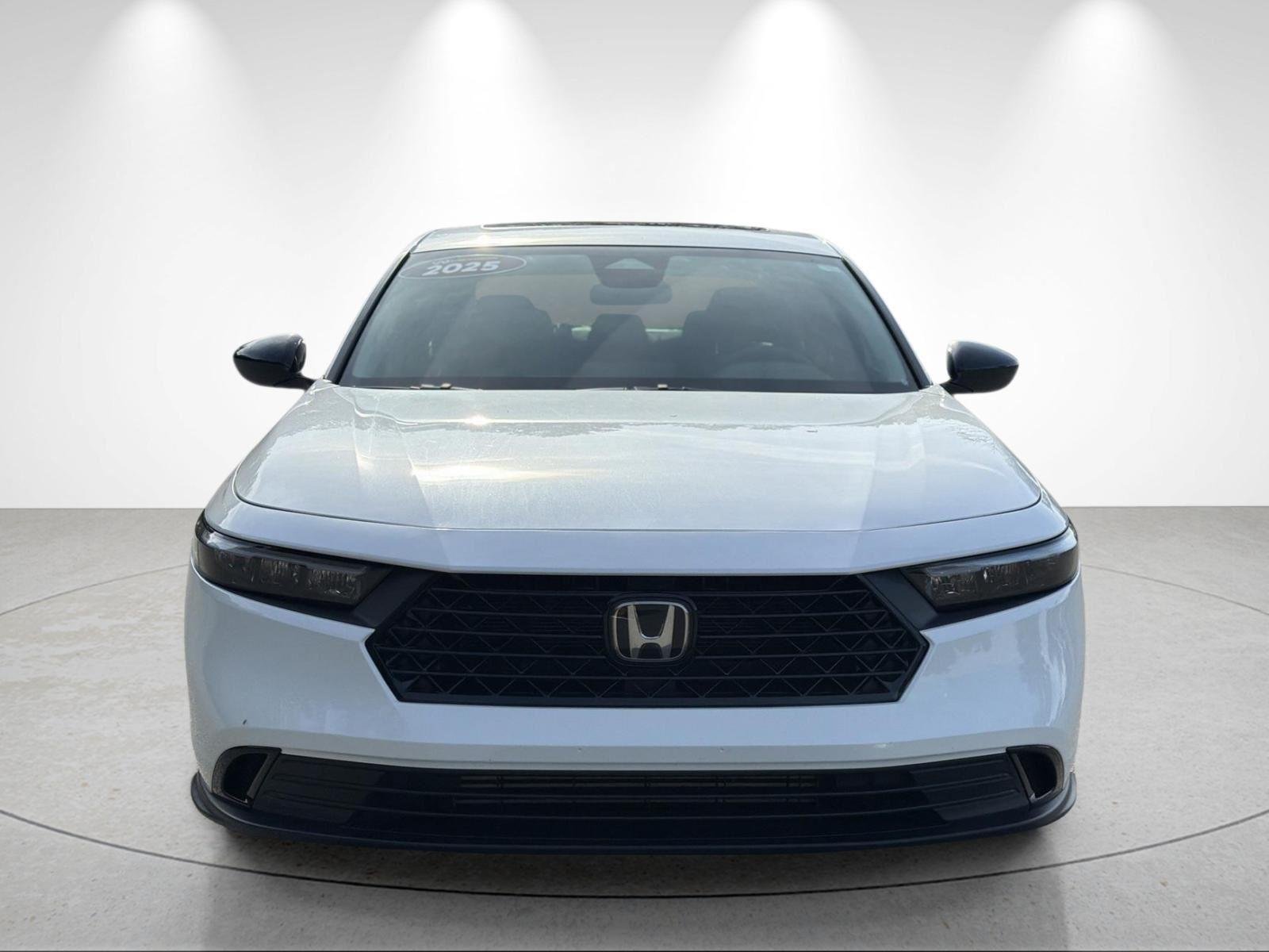 Used 2025 Platinum White Pearl Honda SE image 8