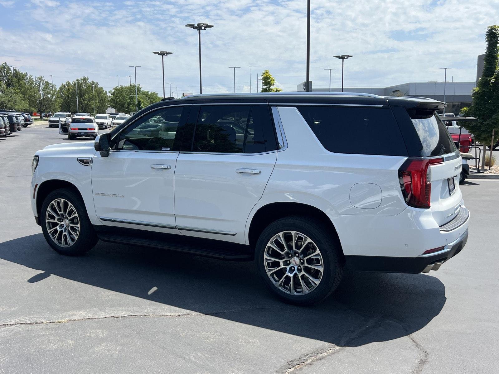 2025 GMC Yukon Denali - Photo 18