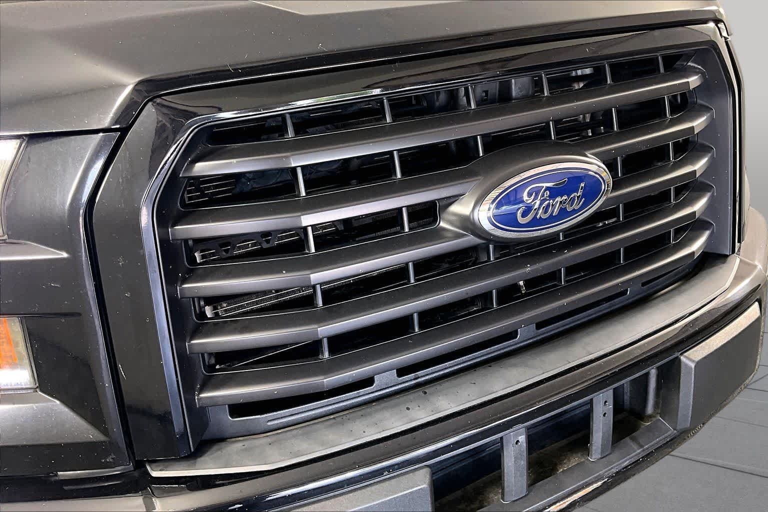 Used 2016 Shadow Black Ford XLT image 28