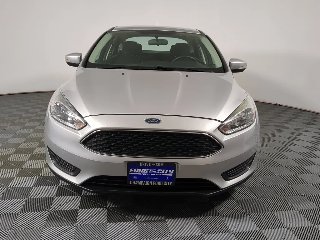 Used 2016 Gray Ford SE image 3