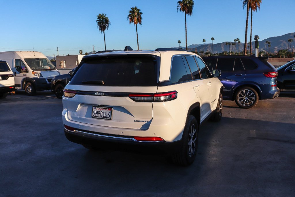 Used 2024 Bright White Clearcoat Jeep Limited image 9