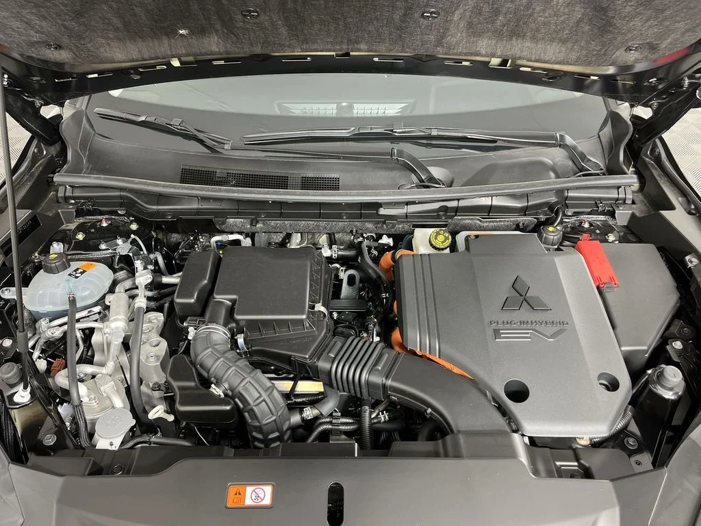New 2025 Black Mitsubishi SEL S-AWC image 27