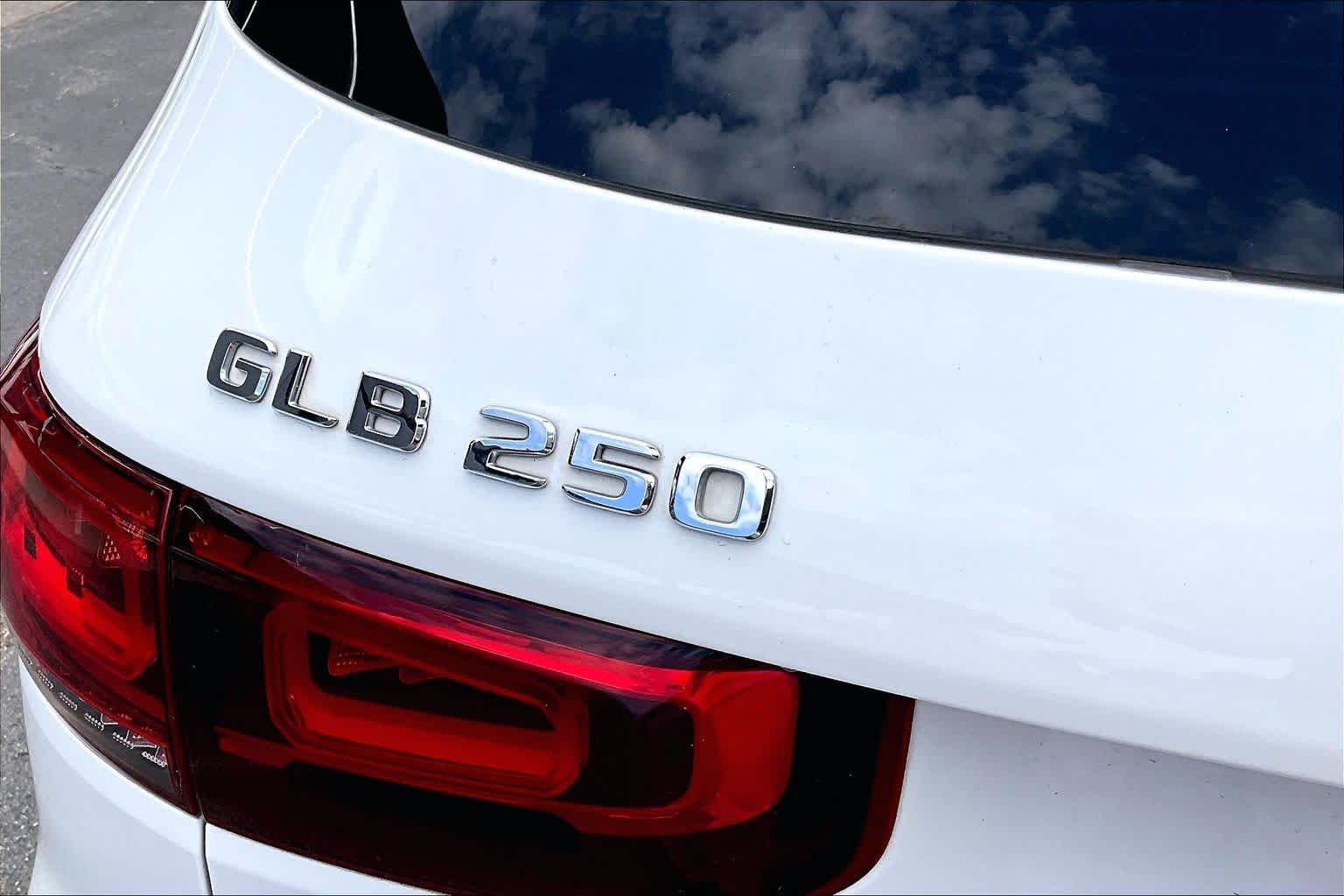 Used 2022 Polar White Mercedes-Benz GLB 250 image 10