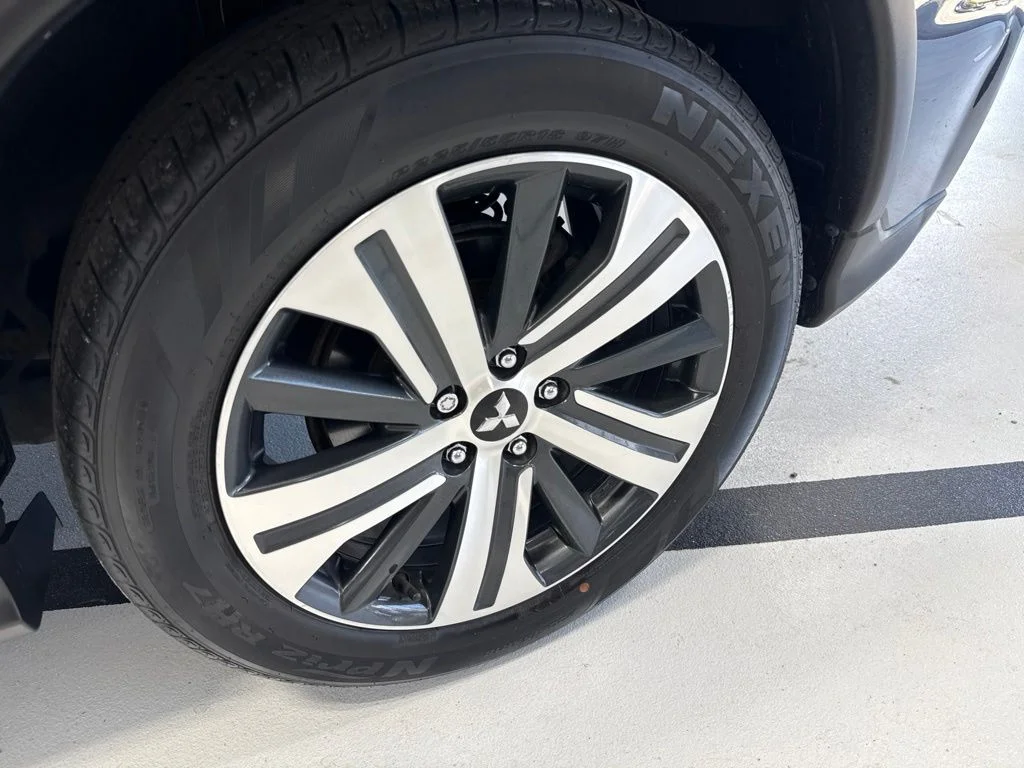 Used 2022 Black Mitsubishi 2.0 SE image 12