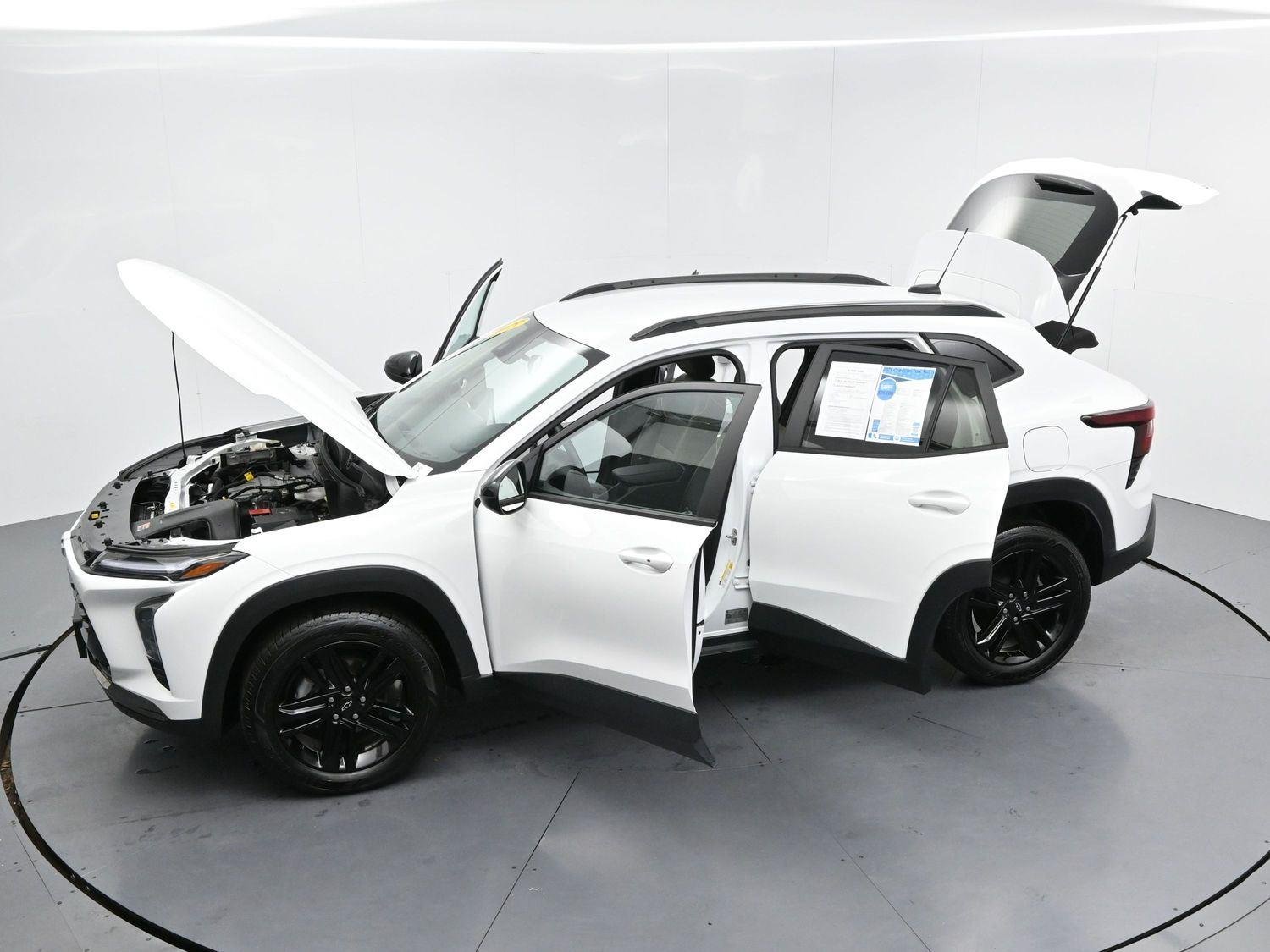 Used 2025 Summit White Chevrolet ACTIV image 39