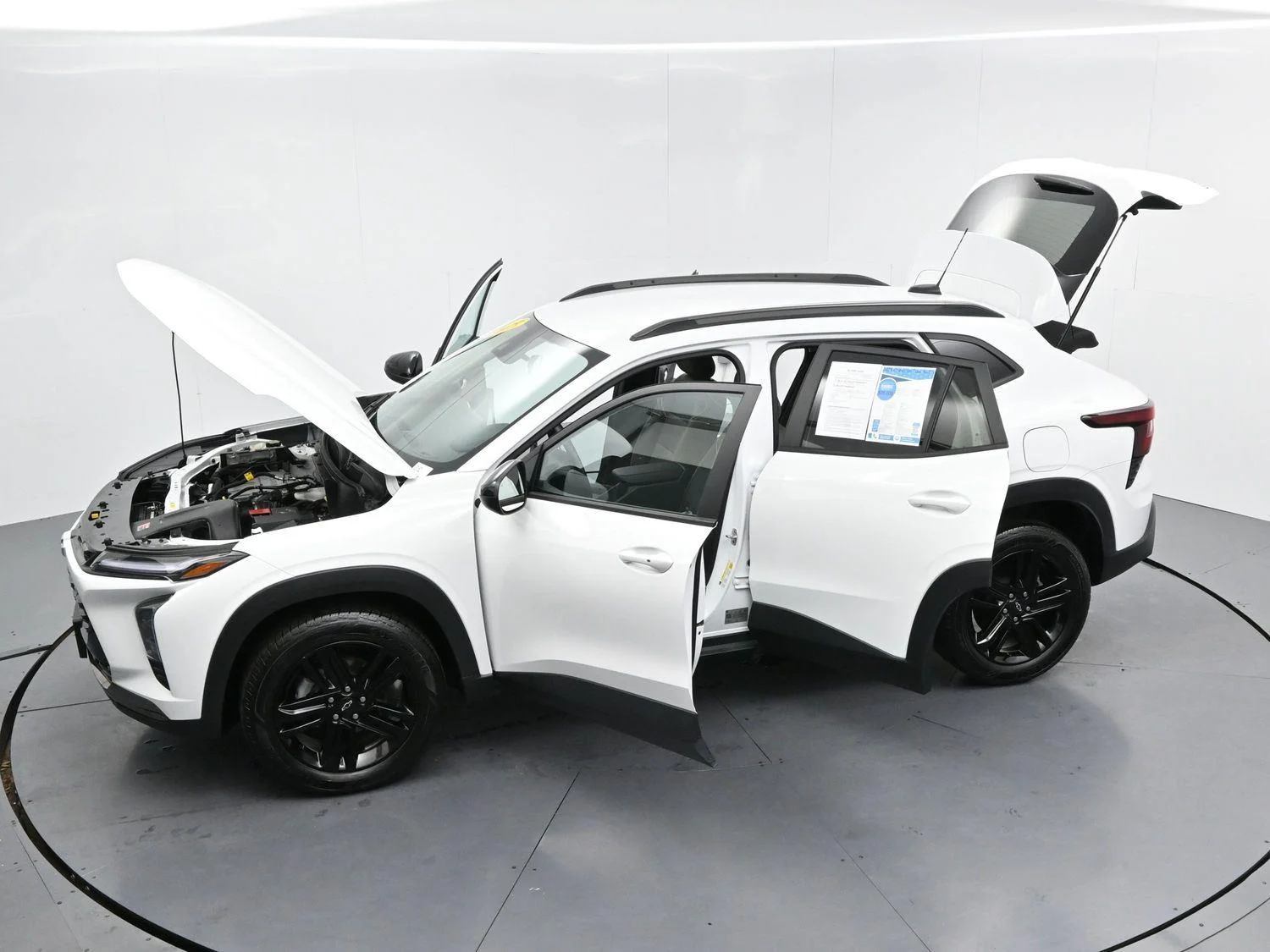 Used 2025 Summit White Chevrolet ACTIV image 39