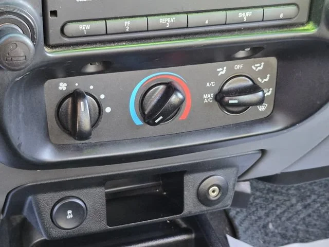Used 2010 Silver Ford XLT image 26