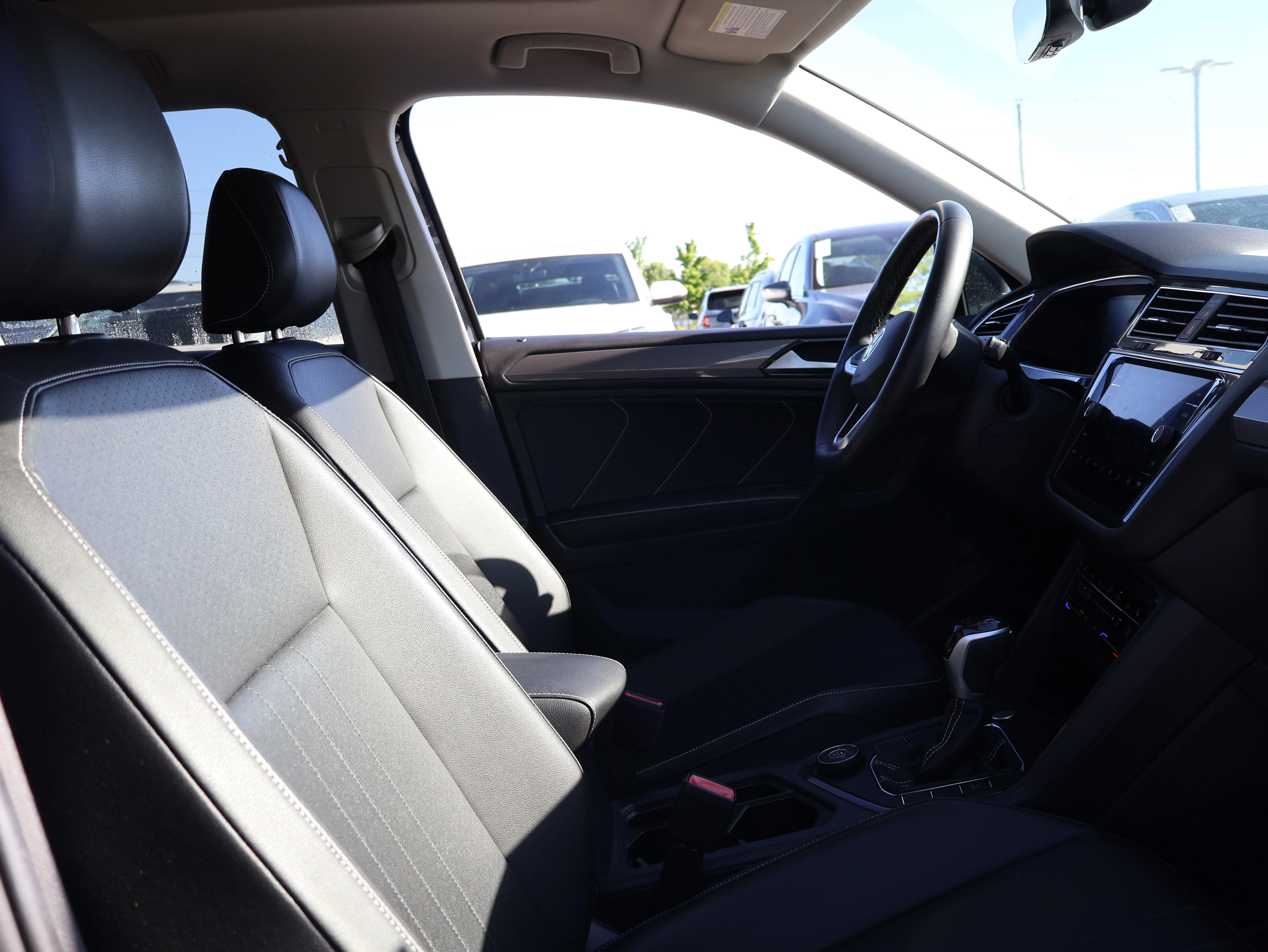2022 Volkswagen Tiguan SE - Photo 8