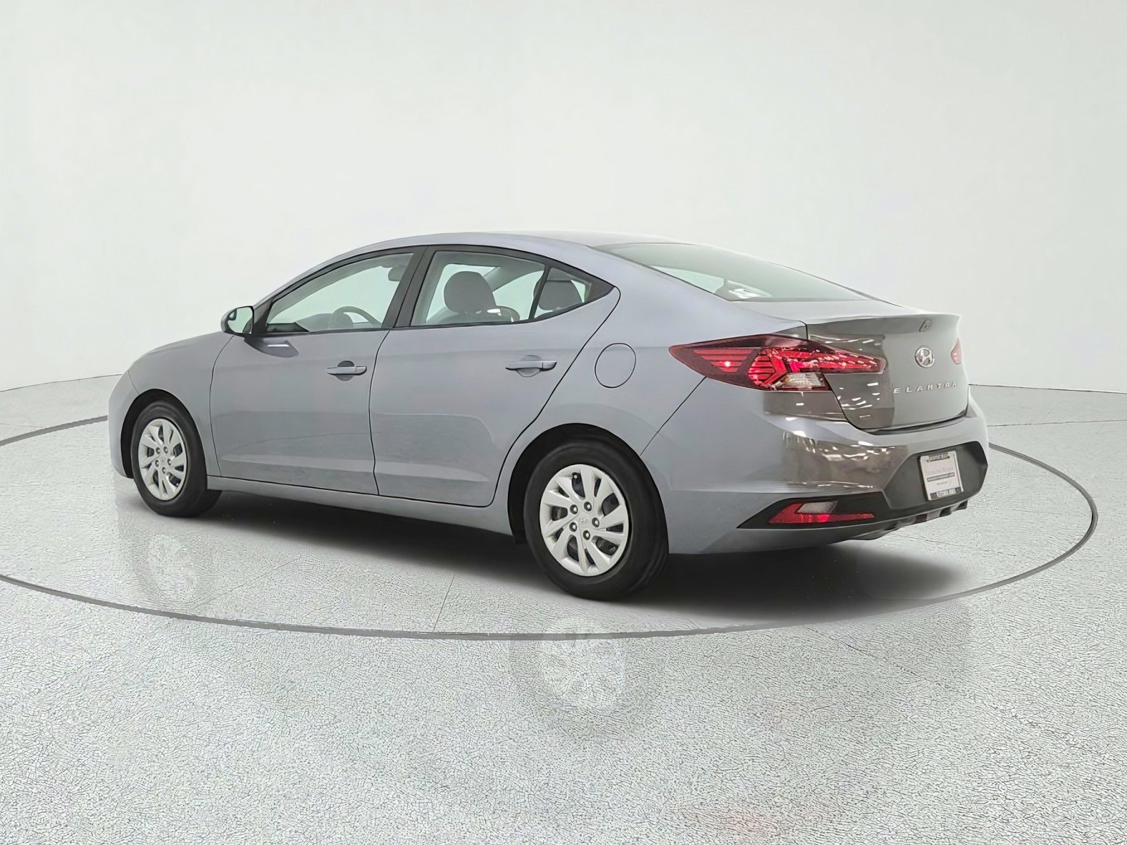 Used 2019 Galactic Gray Hyundai SE Auto image 7