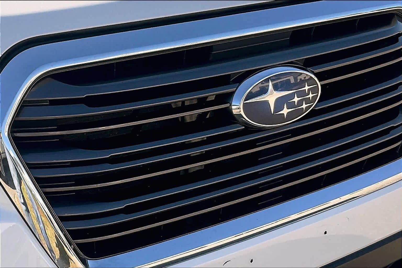 Used 2019 Crystal White Pearl Subaru Limited image 30