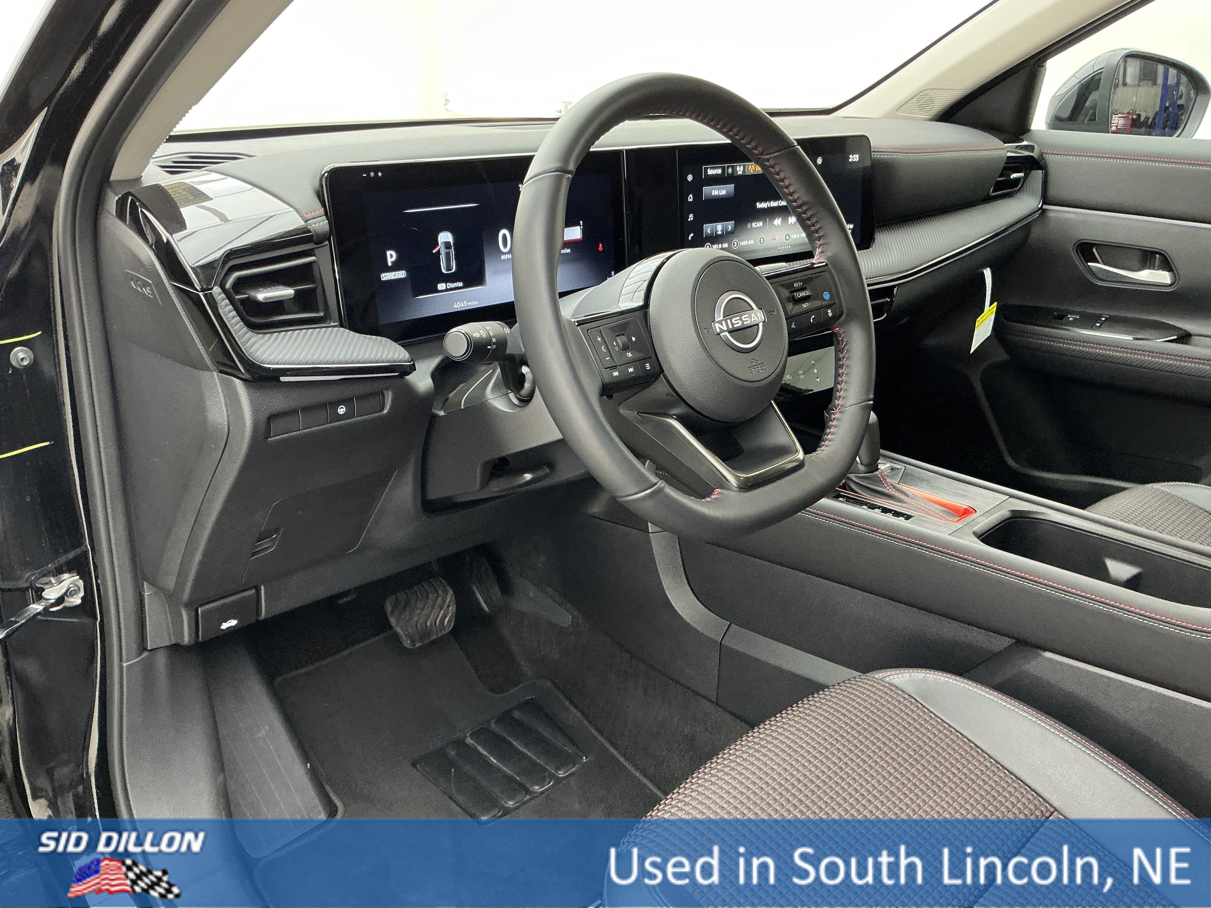 Used 2025 Super Black Nissan SR image 15