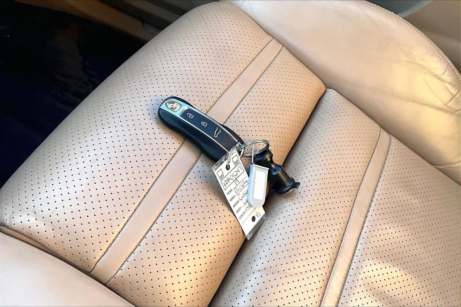 Used 2019  Porsche  image 13