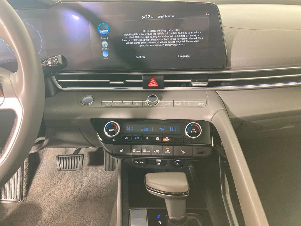 Used 2025 Gray Hyundai SEL Convenience image 2