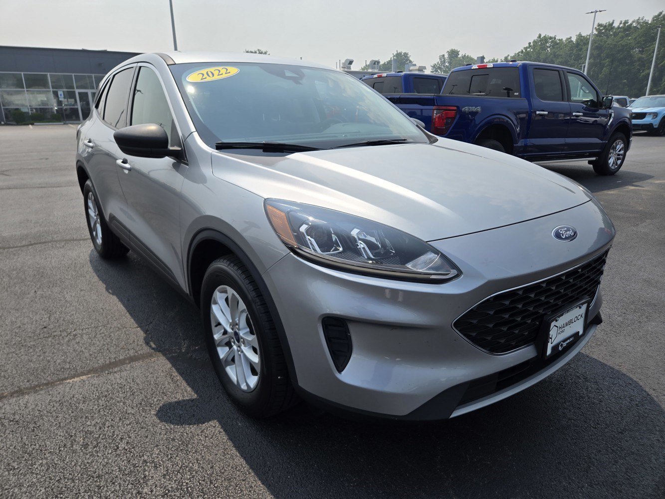 Used 2022  Ford SE image 1
