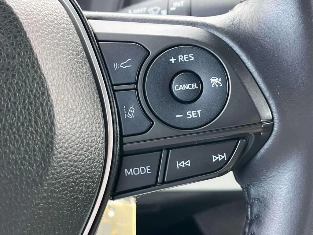 Certified Used 2022 Blue Crush Metallic Toyota SE image 32
