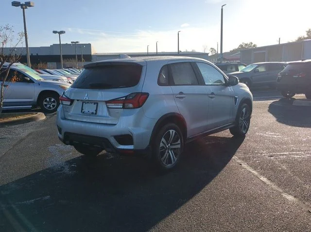 New 2027 Silver Mitsubishi SE image 6