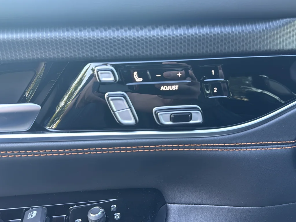 New 2026 High Gloss Black Exterior Paint Jeep Summit Reserve image 18
