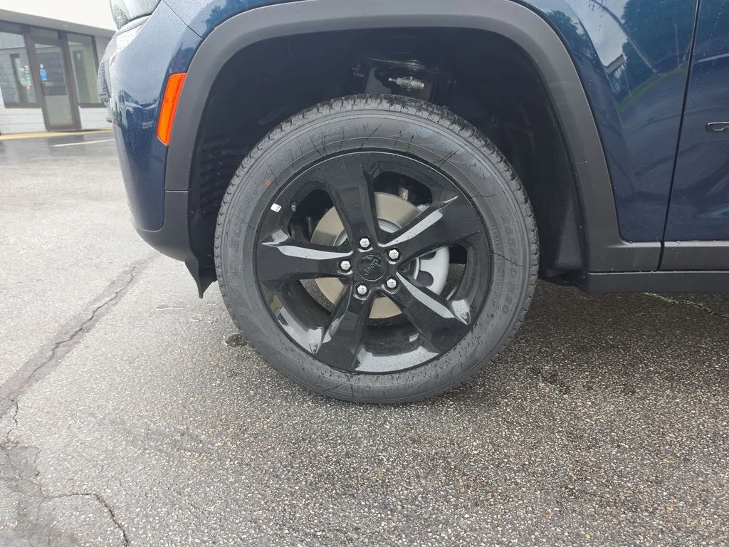 New 2026 Fathom Blue Pearl-Coat Exterior Paint Jeep Limited image 27