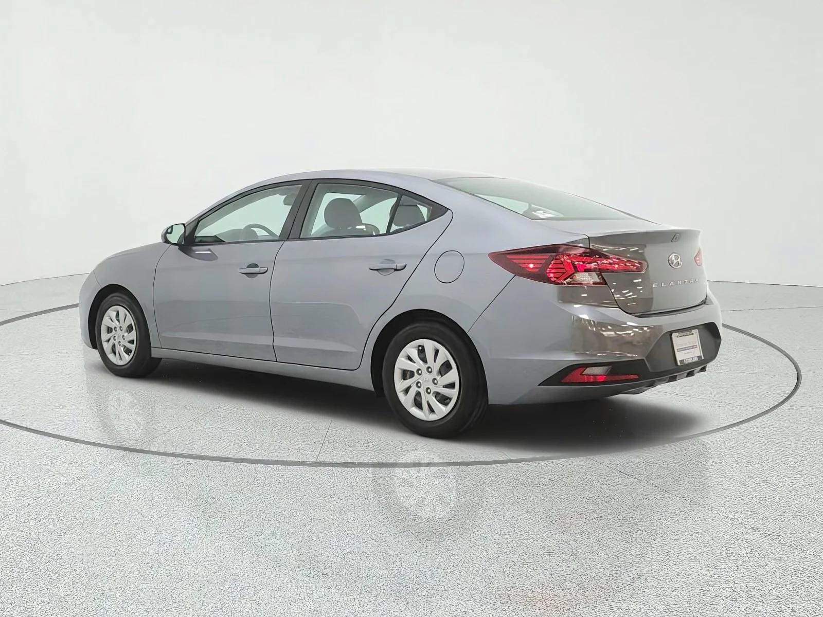 Used 2019 Galactic Gray Hyundai SE Auto image 7