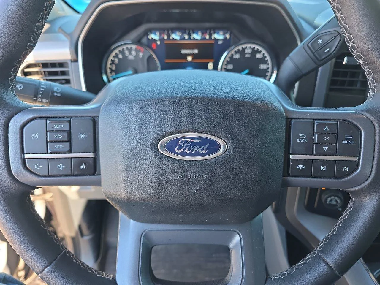 Used 2023 Agate Black Metallic Ford XLT image 39