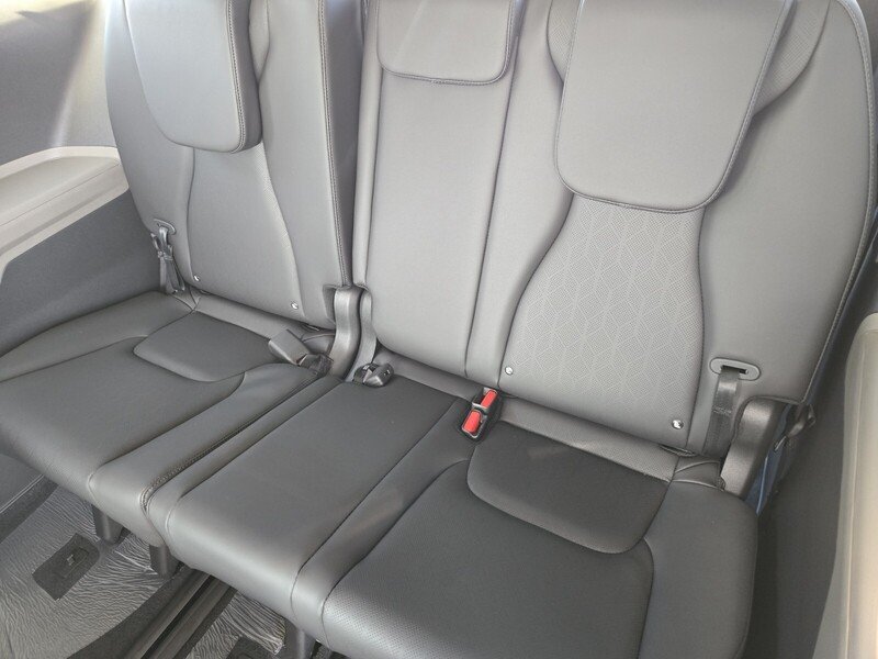 New 2026 Snow White Pearl Kia EX image 9