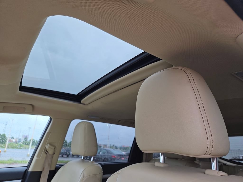 Used 2015 Ooh La La Rouge Mica Toyota XLE V6 image 8