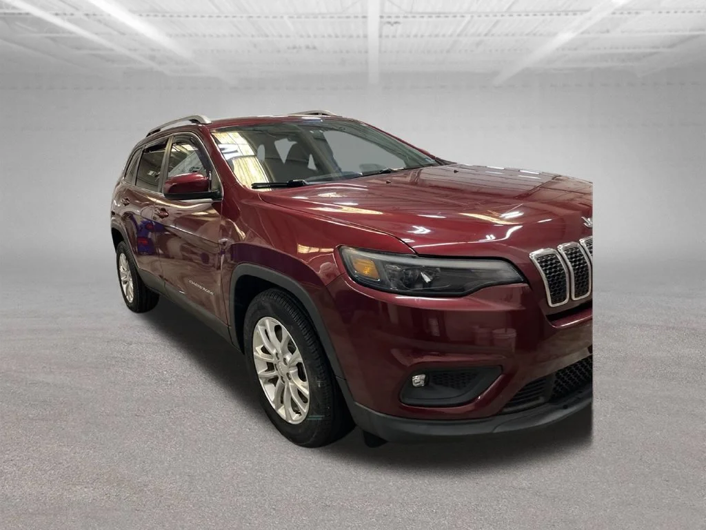 Used 2019 Red Jeep Latitude image 8